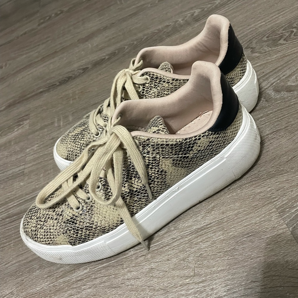 Boutique ankle sneakers